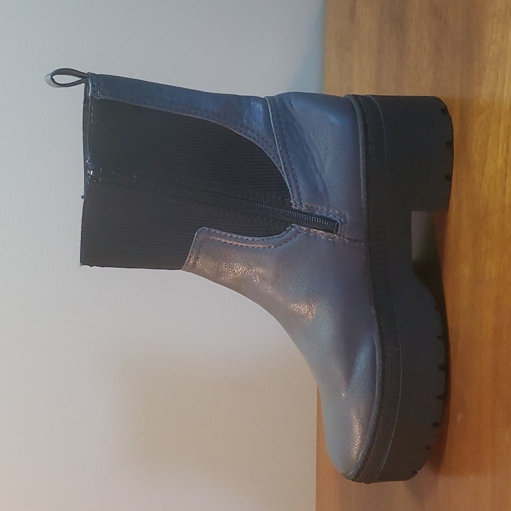 Women's Kodiac Roxie gray Chelsea style ankle booties 8 NWOT - Picture 5 of 10